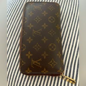 Louis Vuitton Monogram Zippy Organizer Wallet